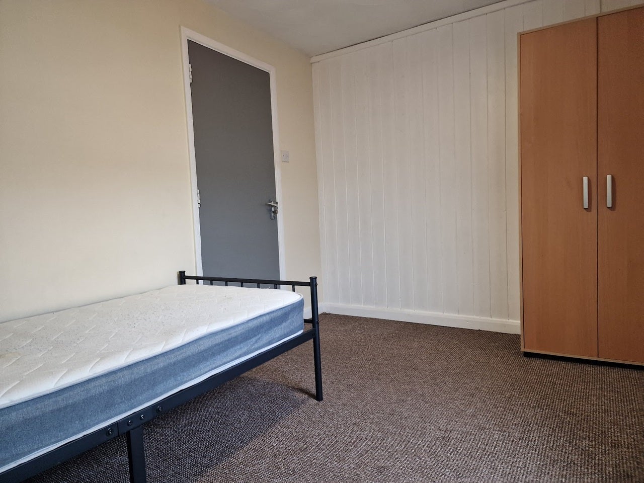 Room Browning Street in Stafford
