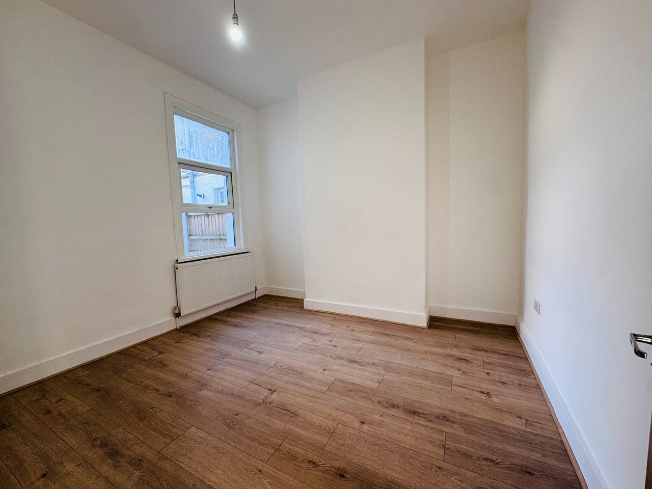 Flat Caulfield Road in Greater London