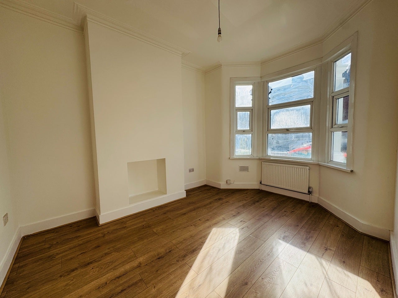 Flat Caulfield Road in Greater London