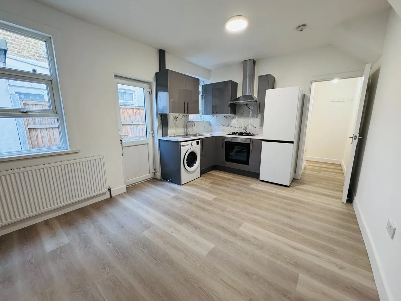 Flat Caulfield Road in Greater London