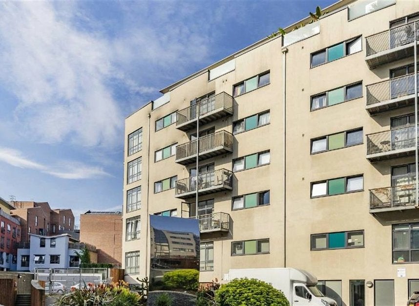 Flat Copenhagen Place in Greater London