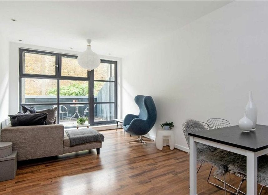 Flat Copenhagen Place in Greater London