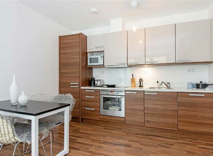 Flat Copenhagen Place in Greater London