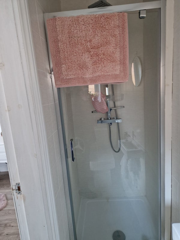 Room Stafford Avenue in Newcastle-under-Lyme