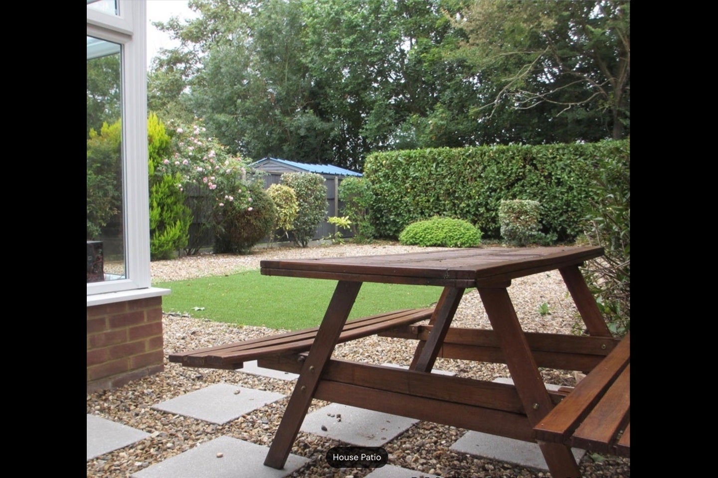 Room Moore Grove Crescent in Borough of Runnymede