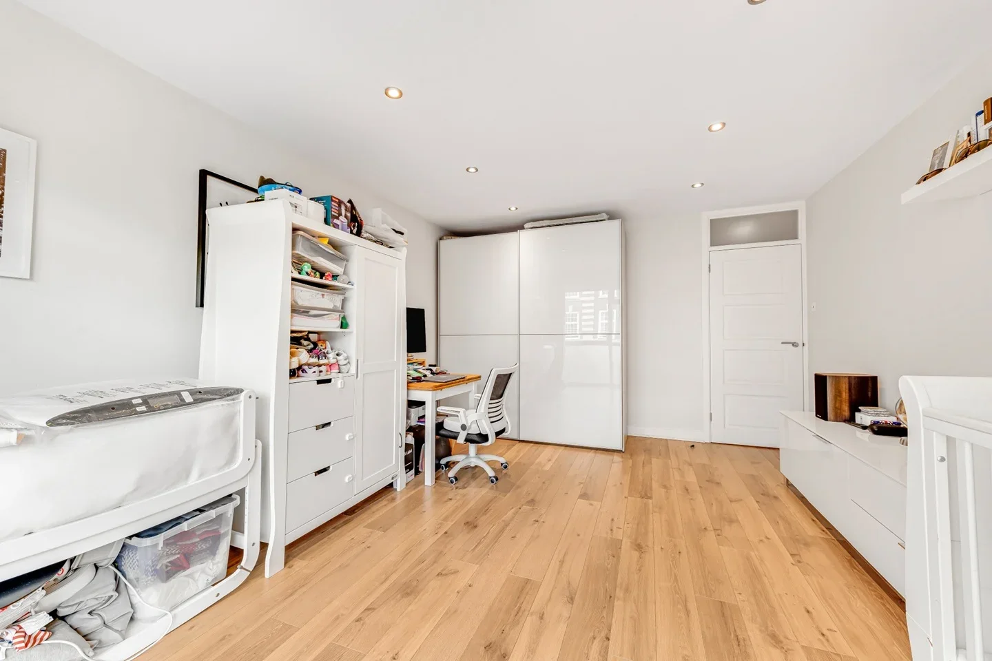 Flat Pelham Road in Greater London
