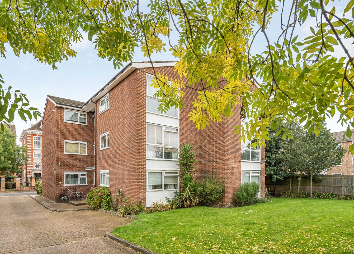Flat Pelham Road in Greater London