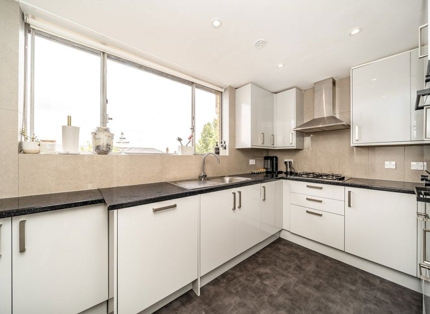 House Ravenscroft Avenue in Greater London