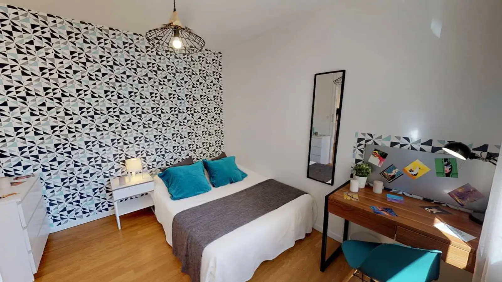 Room Rue Bataille in Lyon
