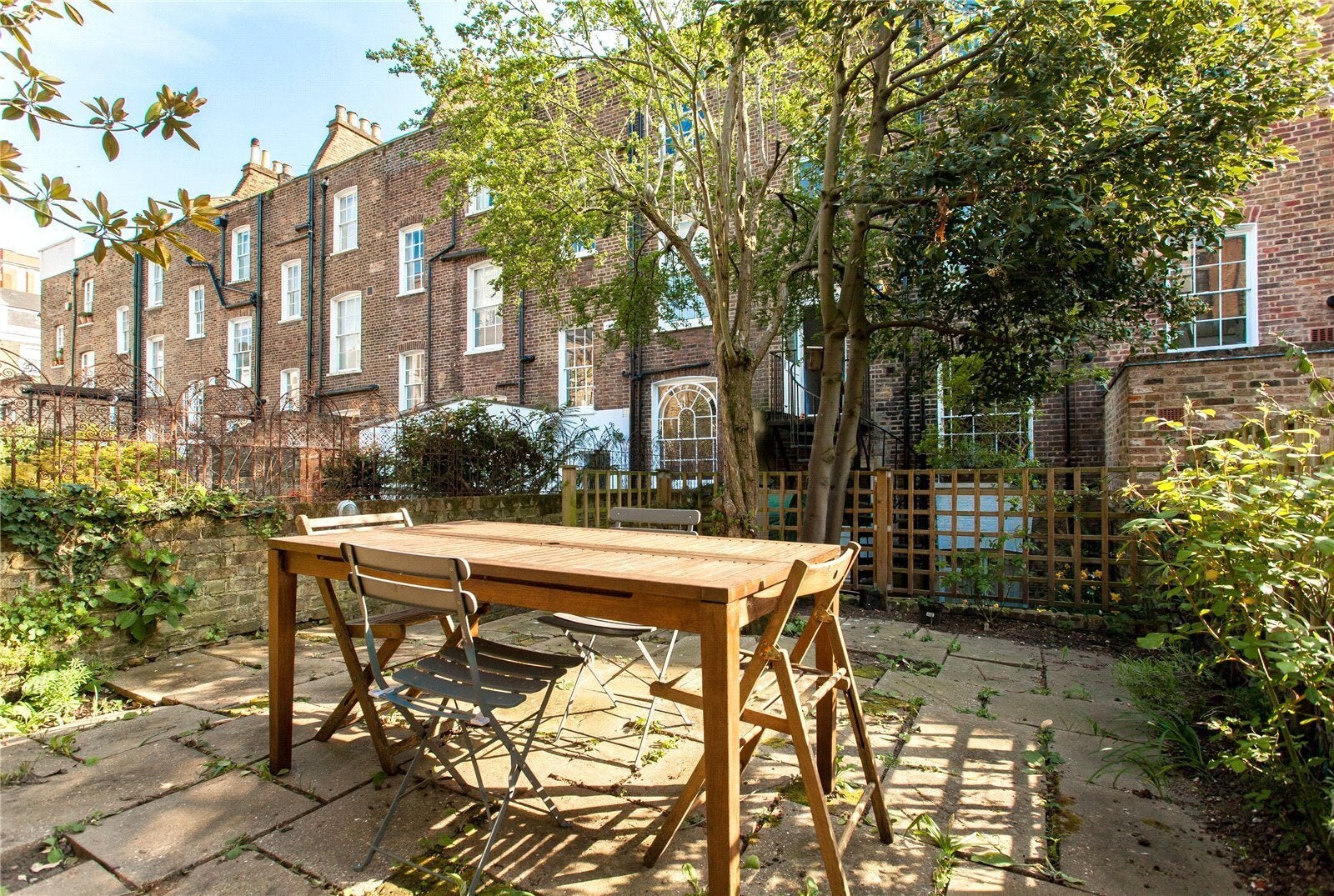 Flat Gibson Square in Greater London
