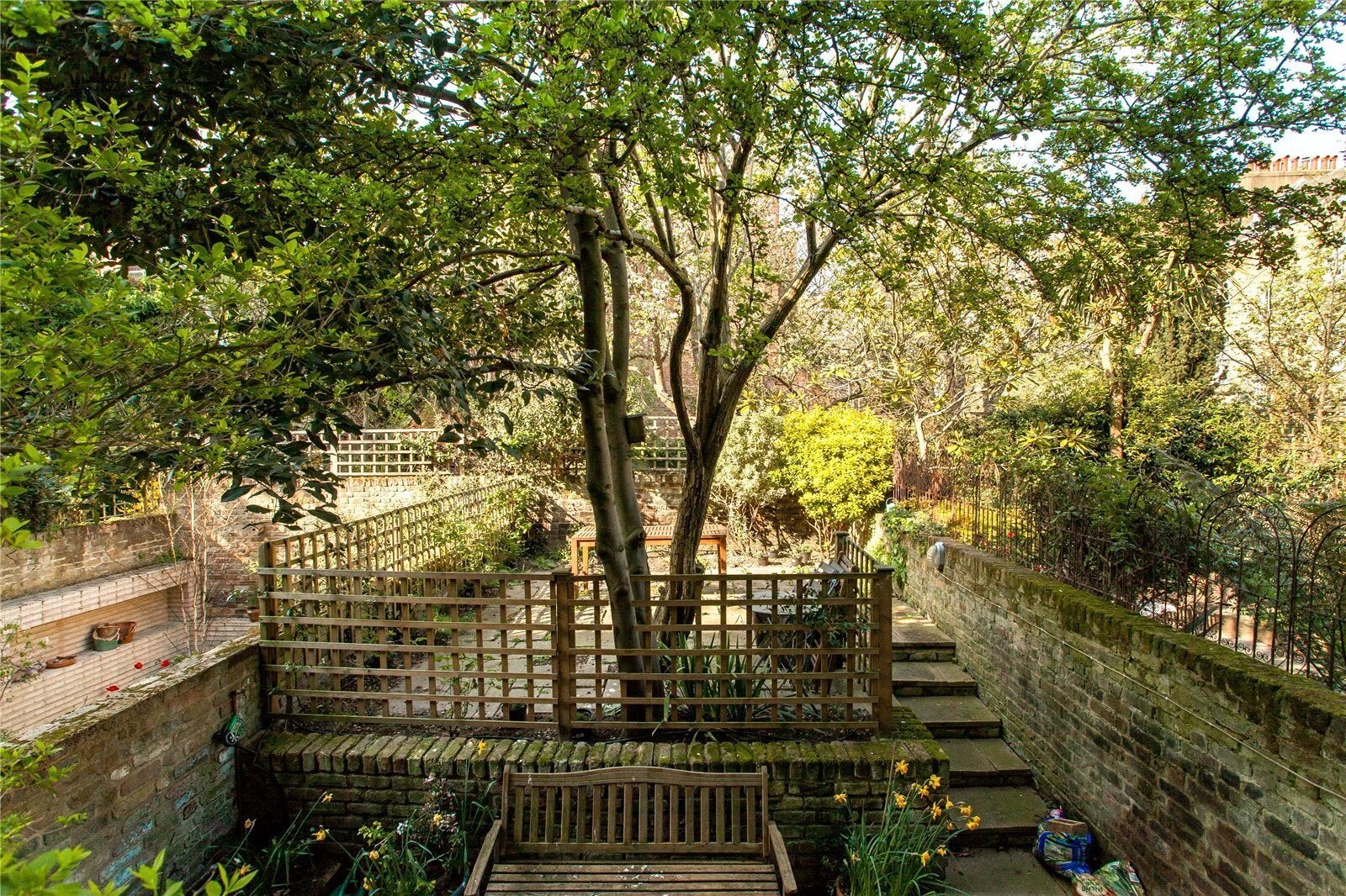 Flat Gibson Square in Greater London