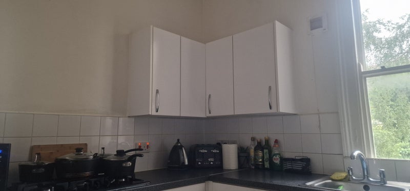 Room Campbell Road in Greater London