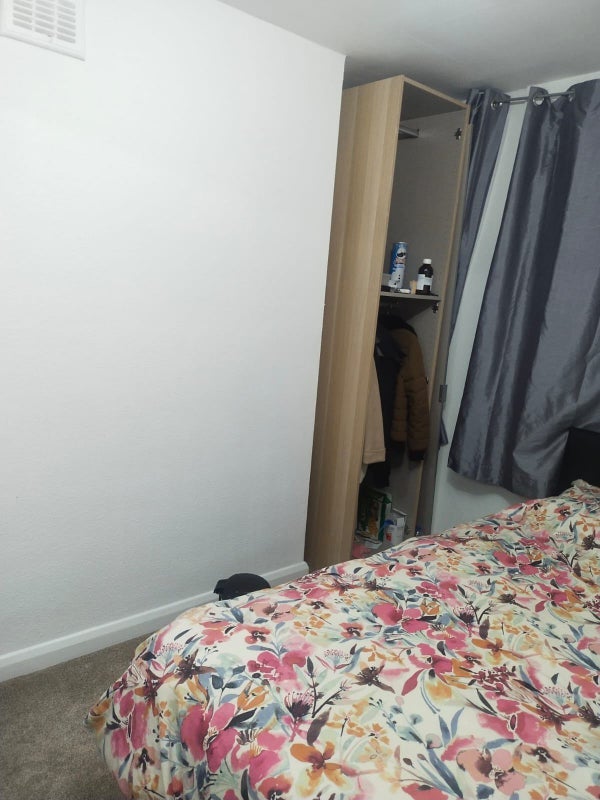 Room Campbell Road in Greater London