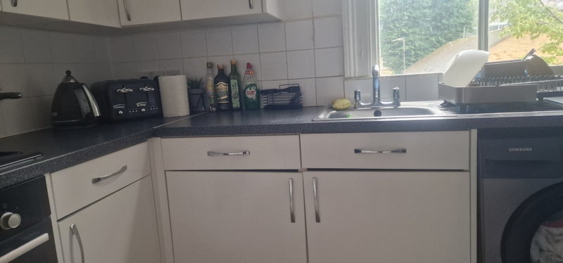 Room Campbell Road in Greater London