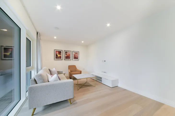 Flat Thurstan Street in Greater London