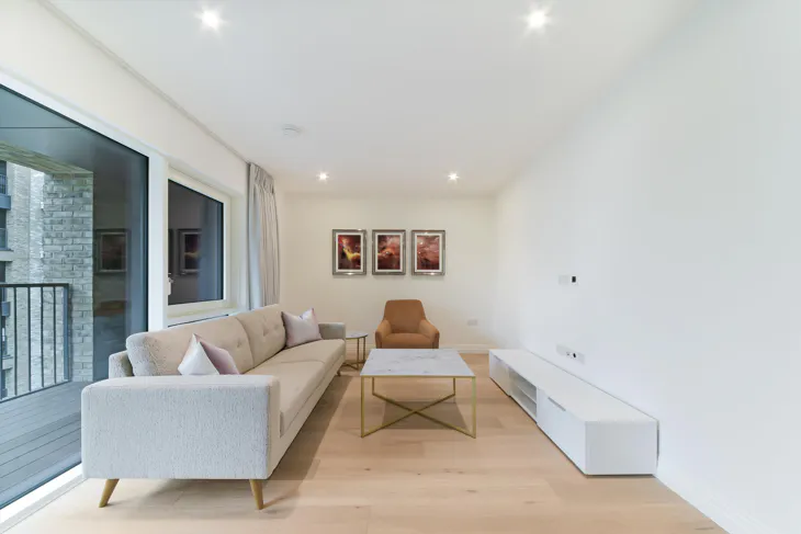 Flat Thurstan Street in Greater London