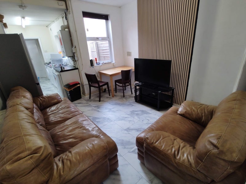 Room Osmaston Street in Nottingham