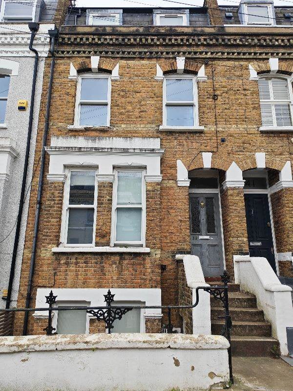 Flat Kilmaine Road in Greater London