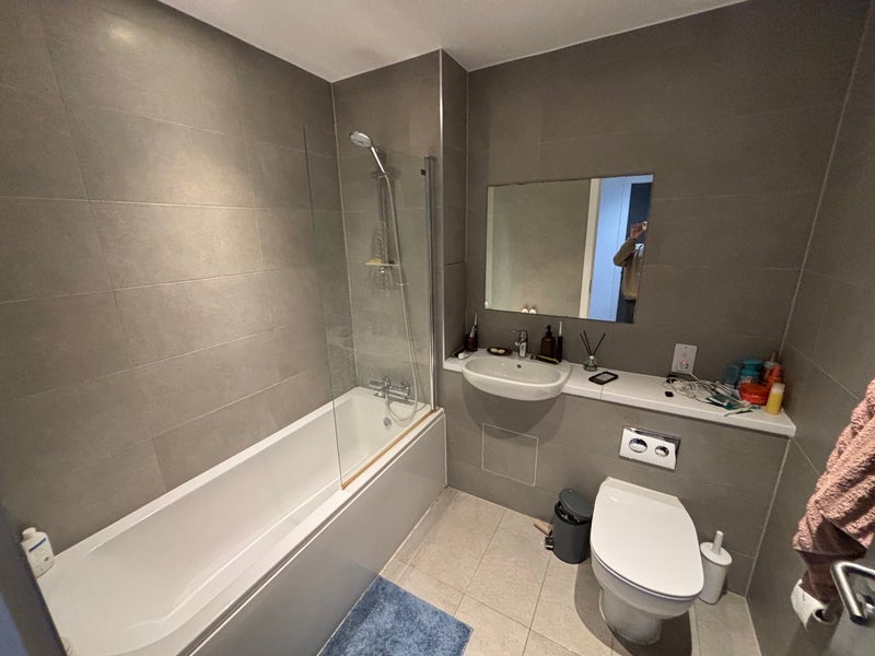 Room Parkes Street in Greater London