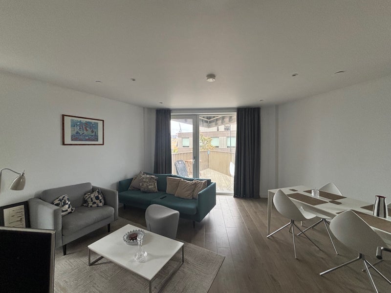 Room Parkes Street in Greater London