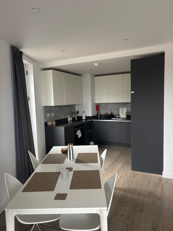 Room Parkes Street in Greater London