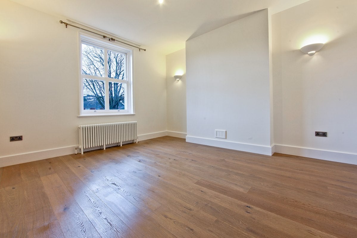 Flat Wellesley Road in Greater London