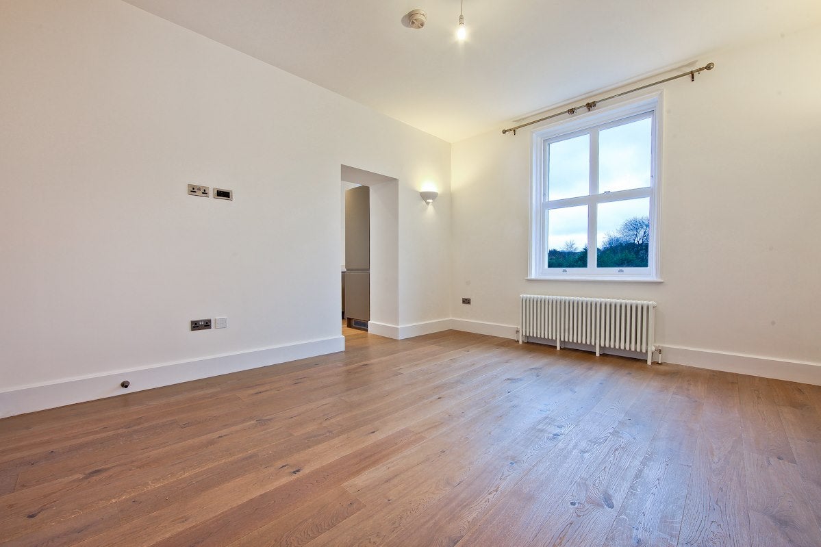 Flat Wellesley Road in Greater London