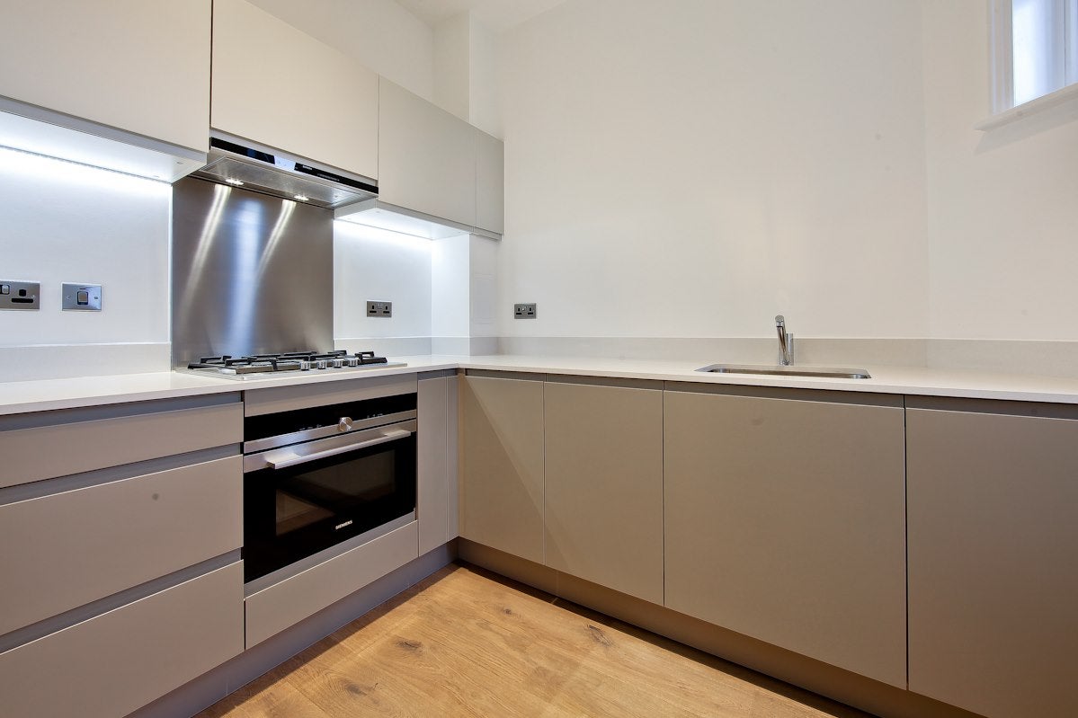 Flat Wellesley Road in Greater London