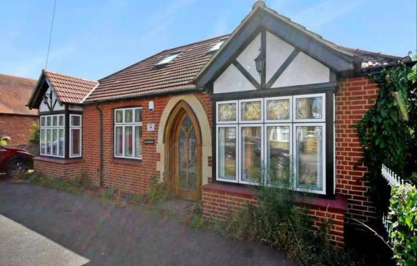 Flat Thorpe Road in Borough of Runnymede