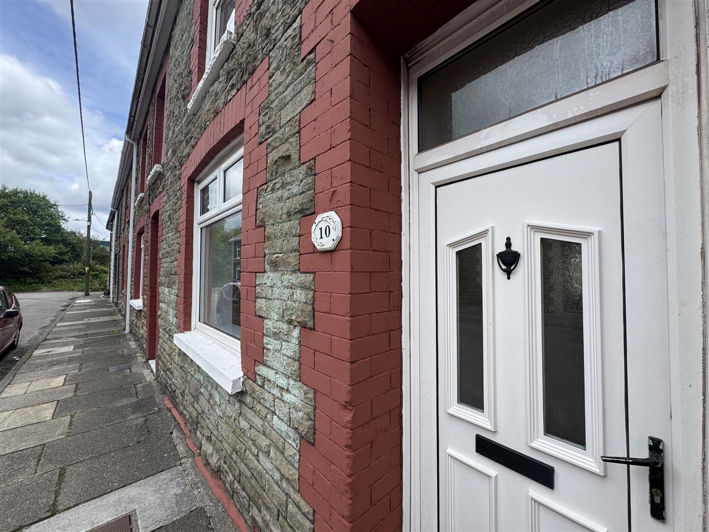 House Hearts of Oak Cottages in Nantyffyllon