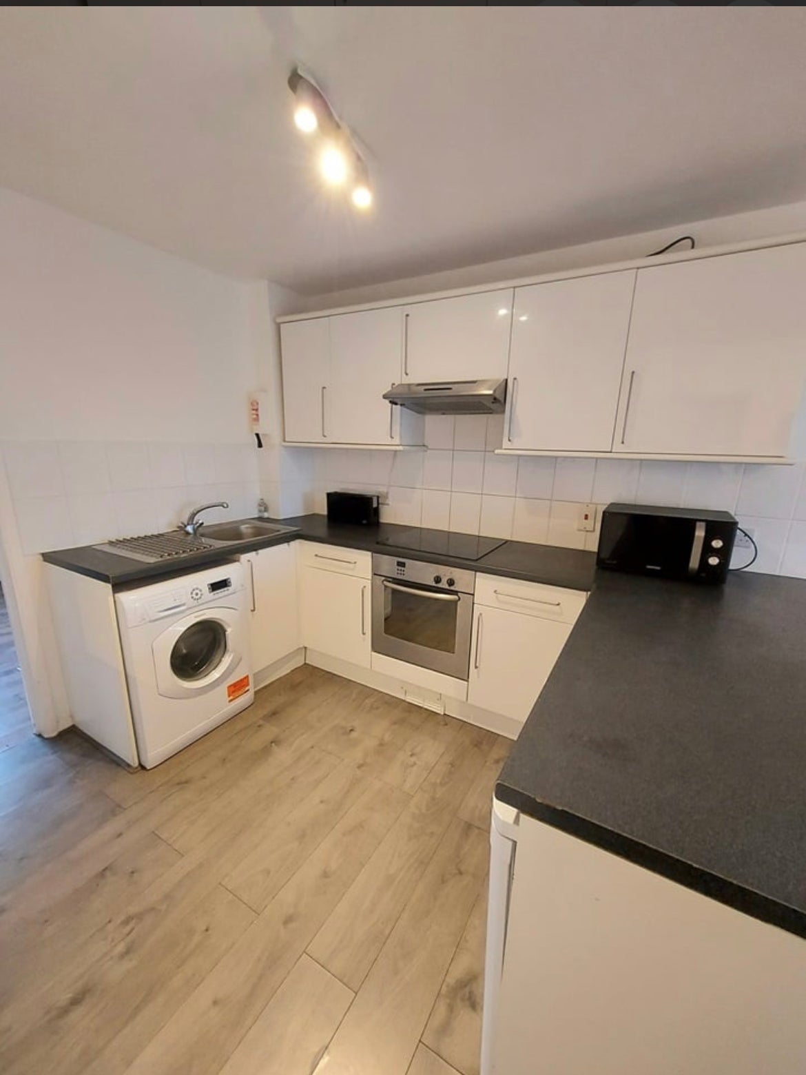 Flat Natalie Close in London