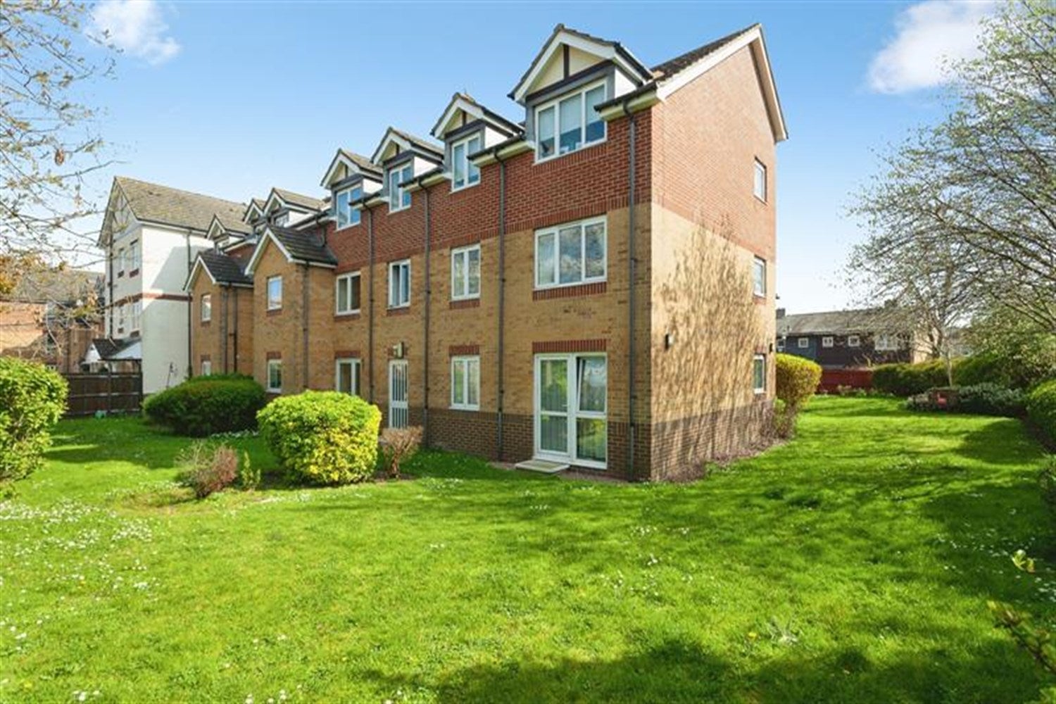 Flat Norton Close in Greater London