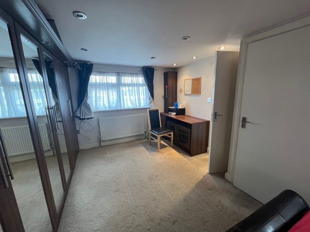 Room Clifford Road in Greater London