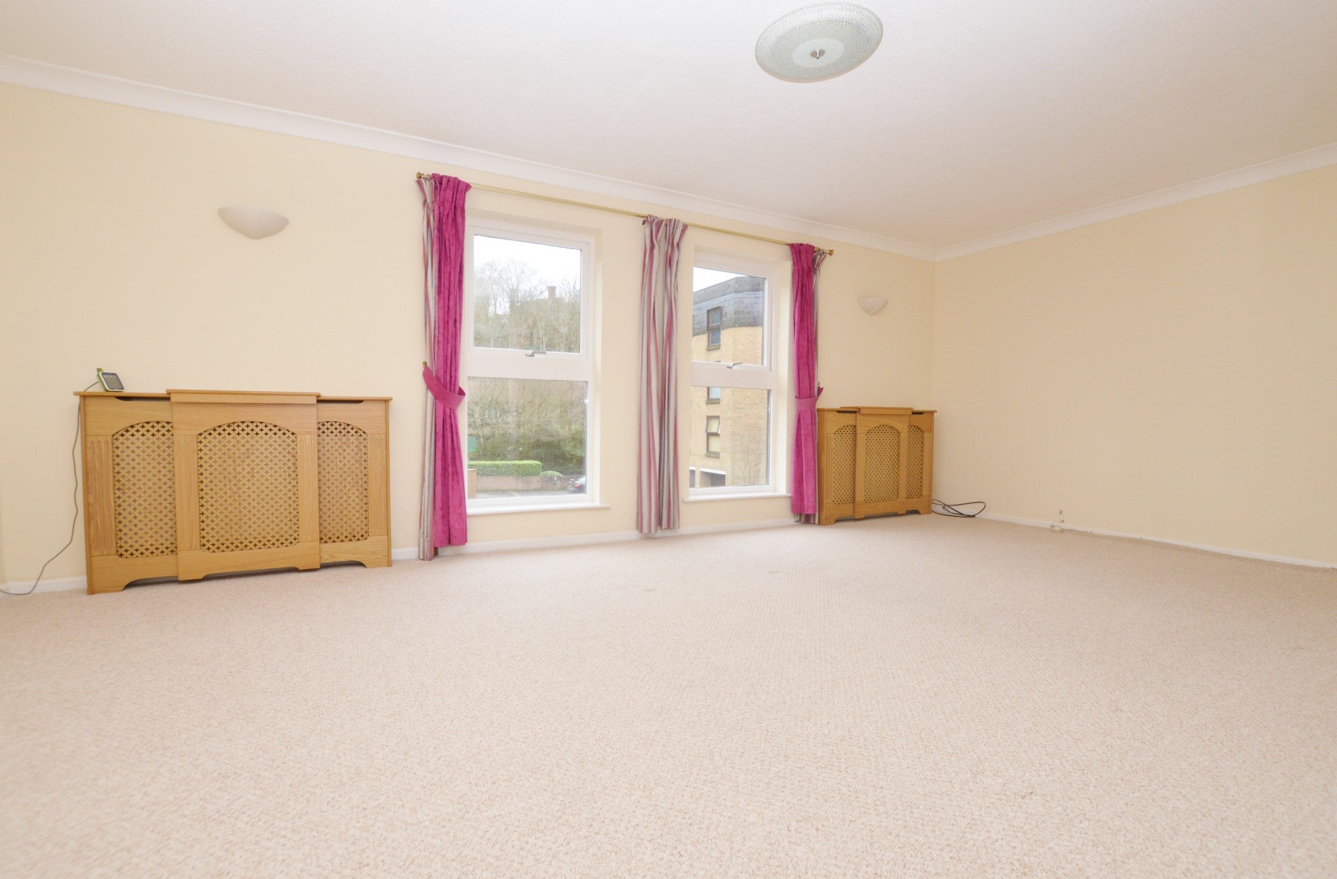 Flat Charterhouse Road in Waverley