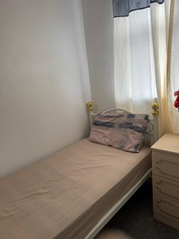 Room Brookdale Road in Ashfield