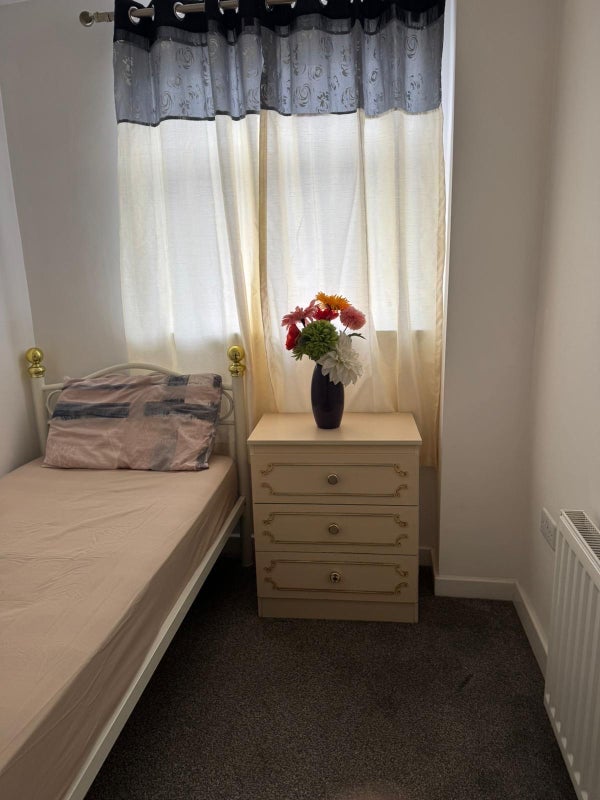 Room Brookdale Road in Ashfield