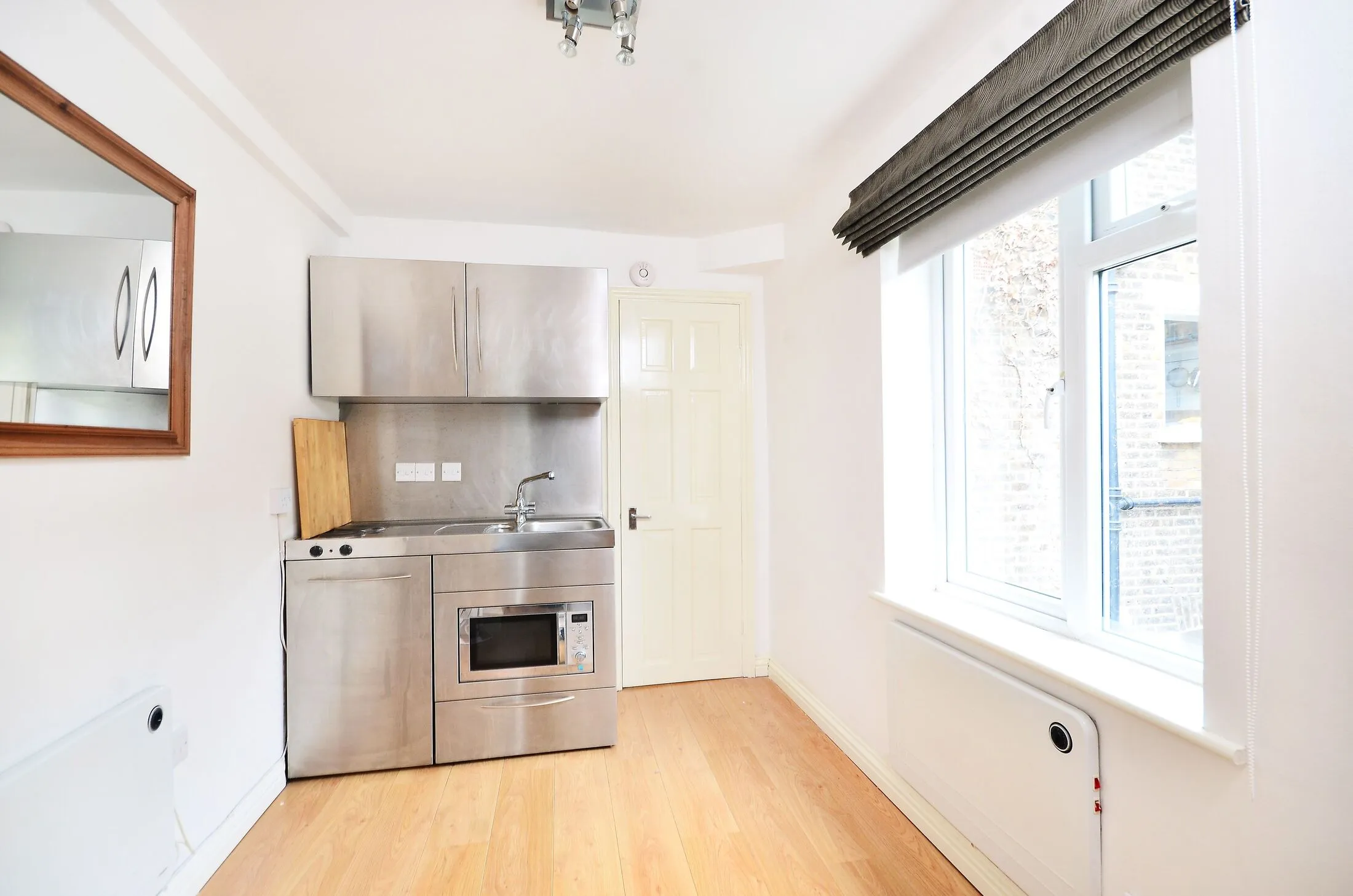 Flat Sandall Road in Greater London