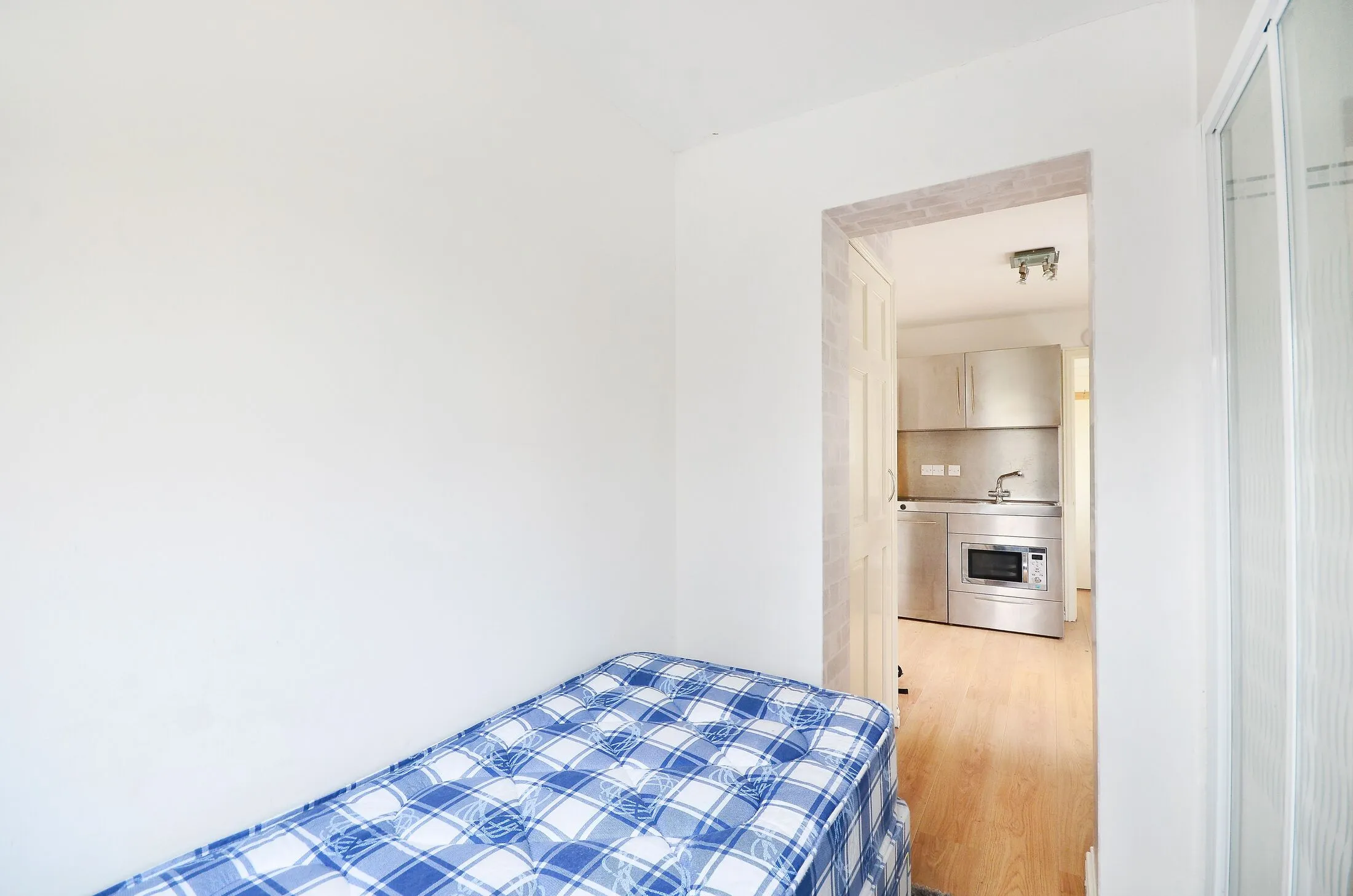 Flat Sandall Road in Greater London