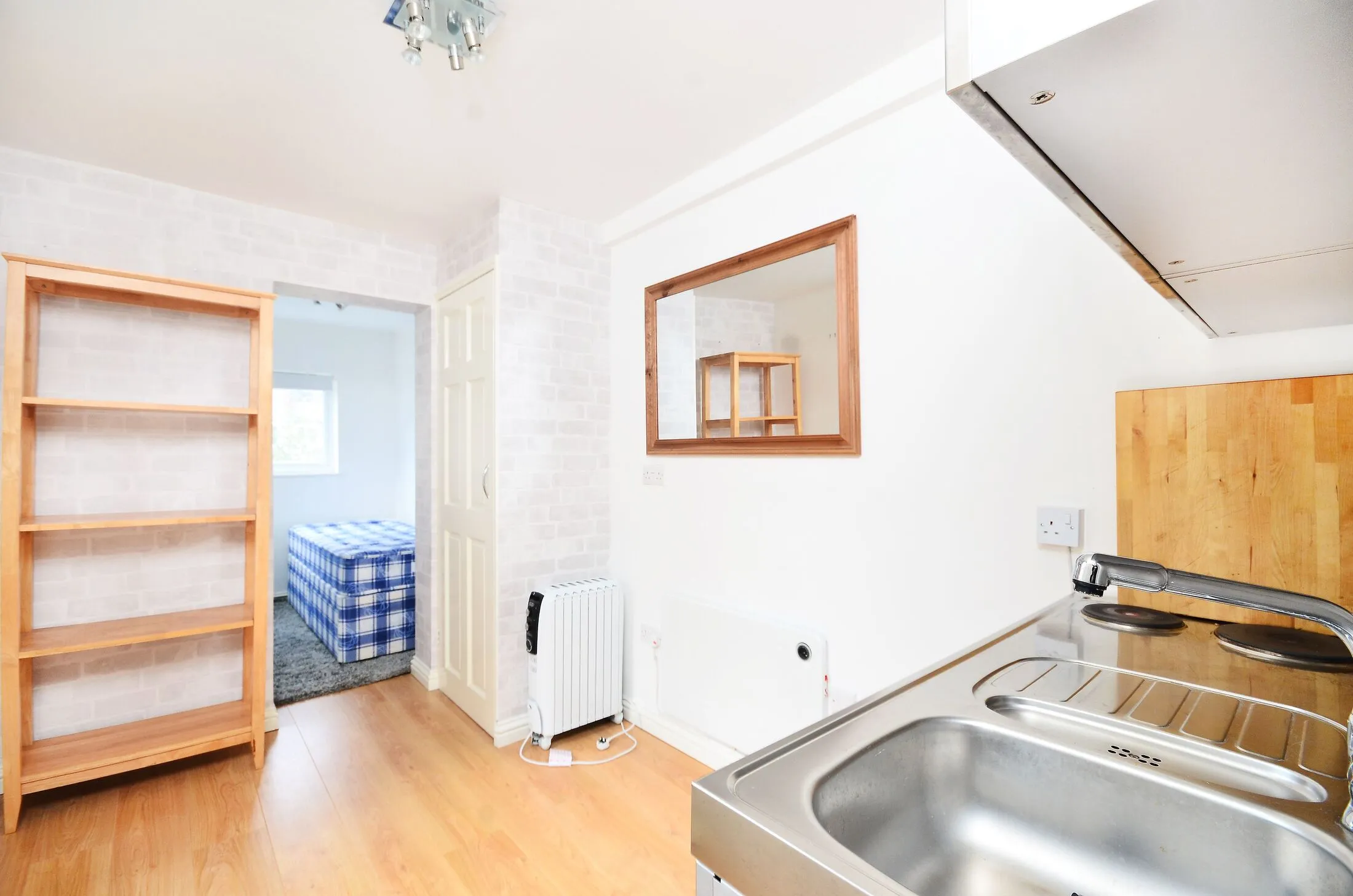 Flat Sandall Road in Greater London