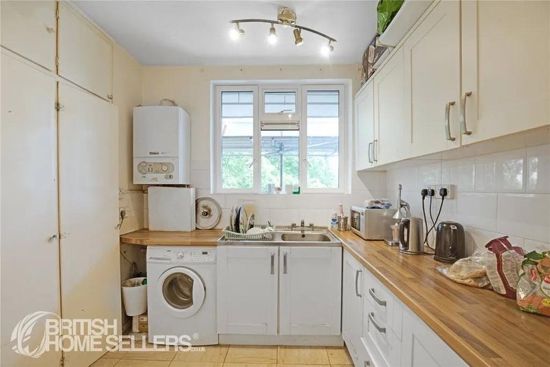 Flat Cleveland Gardens in City of Westminster