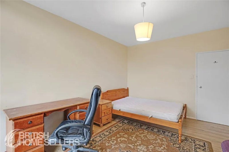 Flat Cleveland Gardens in City of Westminster