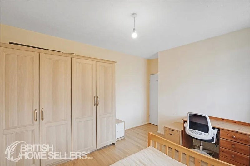 Flat Cleveland Gardens in City of Westminster