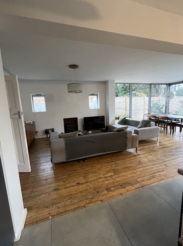 Room Seafield Road in Bournemouth
