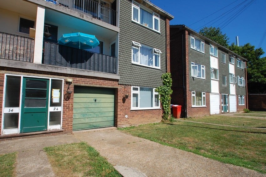 Flat Hiljon Crescent in Chalfont St Peter