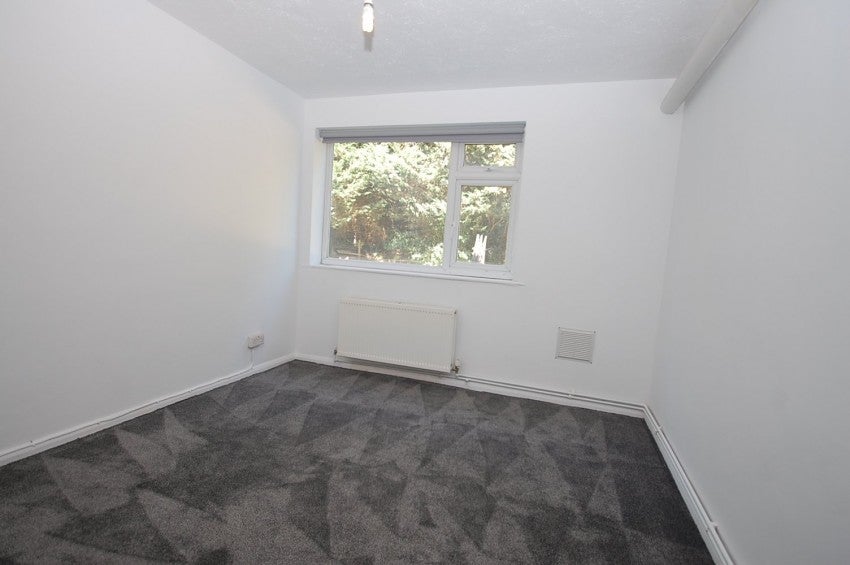 Flat Hiljon Crescent in Chalfont St Peter