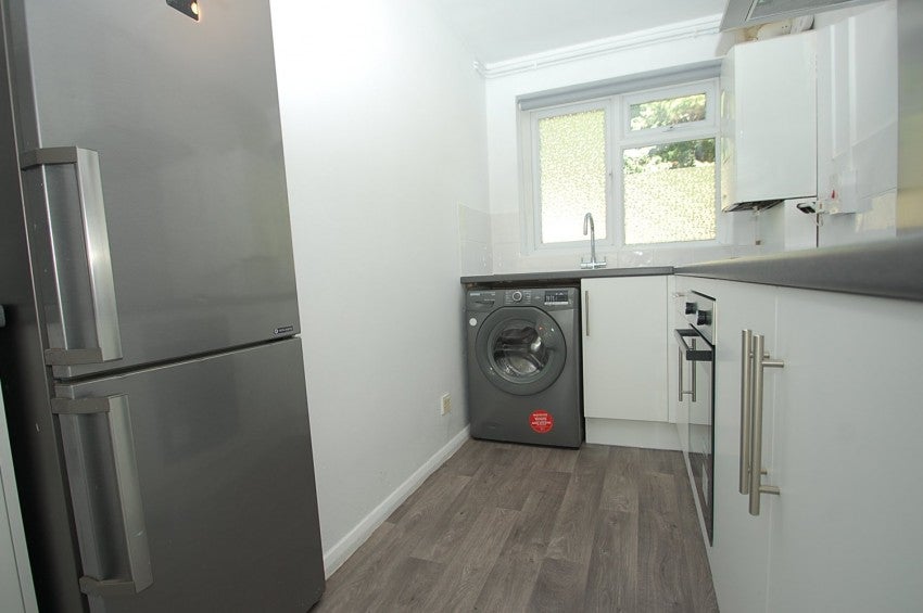 Flat Hiljon Crescent in Chalfont St Peter