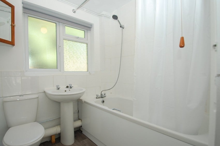 Flat Hiljon Crescent in Chalfont St Peter