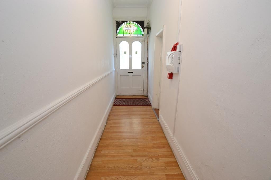 Room Burdett Road in Greater London