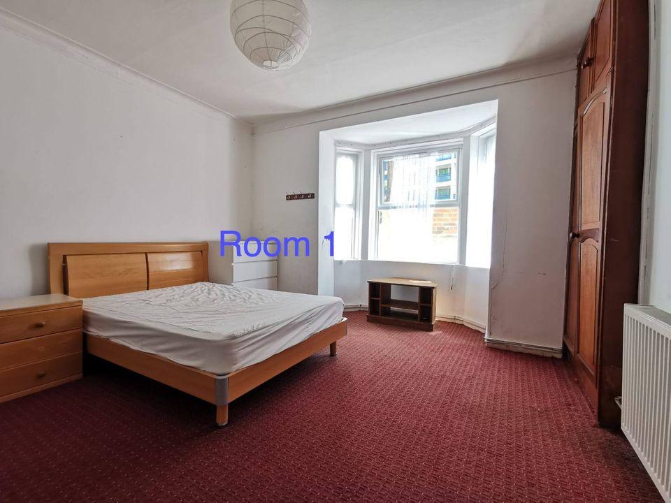 Room Burdett Road in Greater London
