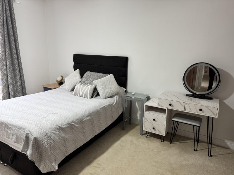 Room Well Grove in Greater London